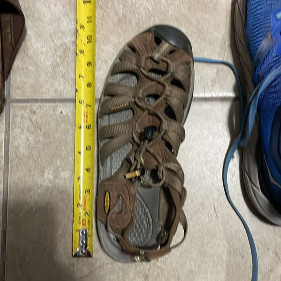 5x pair shoe lot (2) Hoka one one (2) keens (1) Birkenstocks - Picture 10 of 10